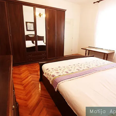 Apartmani Matija Metajna Exterior photo