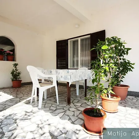 Apartmani Matija Metajna Exterior photo