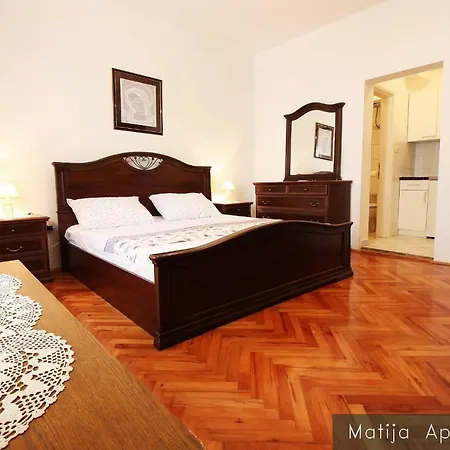 Apartmani Matija Metajna Exterior photo
