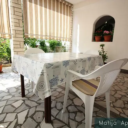 Apartmani Matija Metajna Exterior photo
