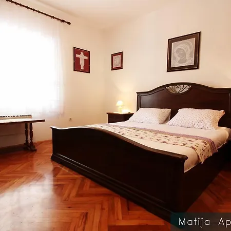 Apartmani Matija Metajna Exterior photo