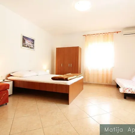 Apartmani Matija Metajna Exterior photo