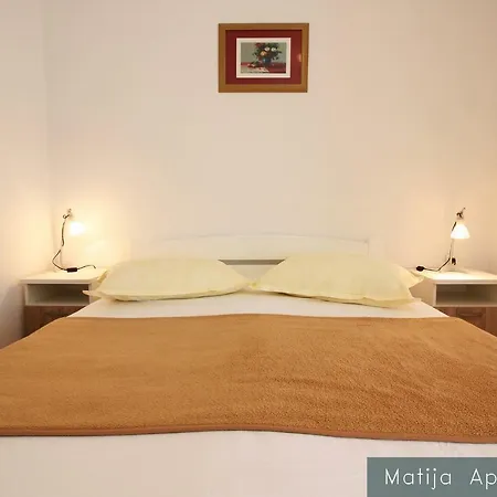 Apartmani Matija Metajna Exterior photo