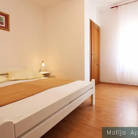 Apartmani Matija Metajna Exterior photo