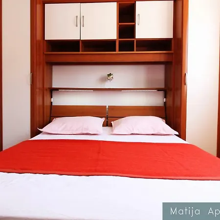 Apartmani Matija Metajna Exterior photo