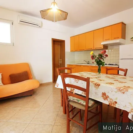 Apartmani Matija Metajna Exterior photo