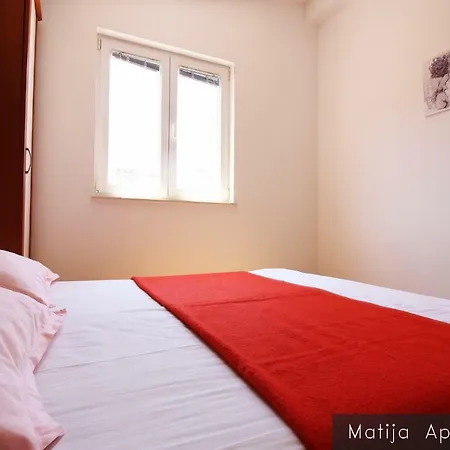 Apartmani Matija Metajna Exterior photo