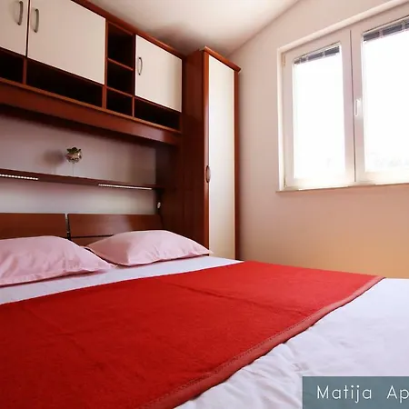 Apartmani Matija Metajna Exterior photo