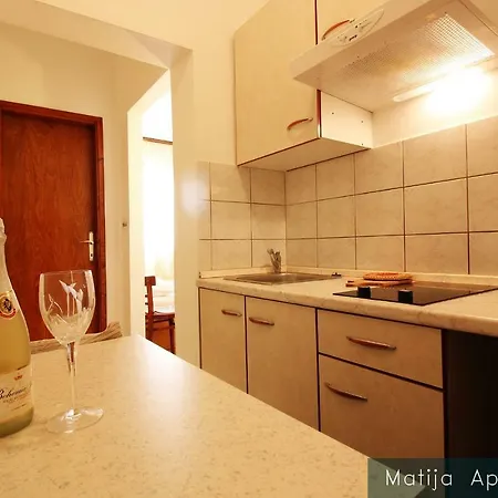 Apartmani Matija Metajna Exterior photo