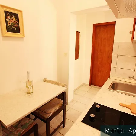 Apartmani Matija Metajna Exterior photo