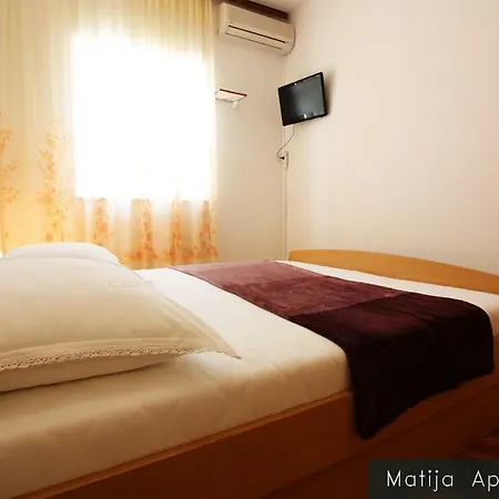 Apartmani Matija Metajna Exterior photo