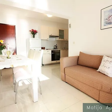 Apartmani Matija Metajna Exterior photo
