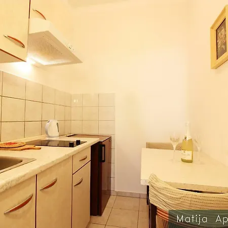 Apartmani Matija Metajna Exterior photo