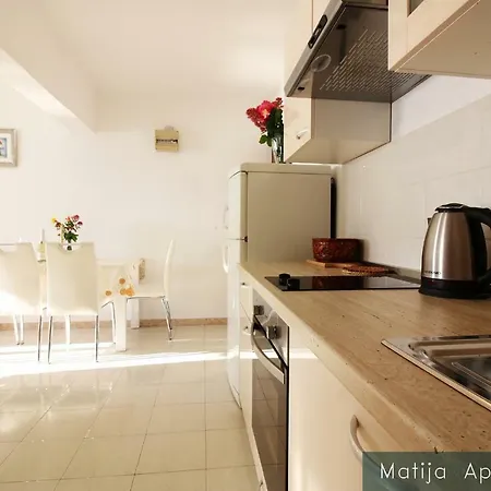 Apartmani Matija Metajna Exterior photo
