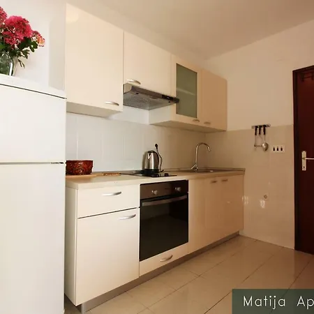 Apartmani Matija Metajna Exterior photo