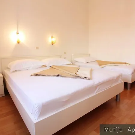 Apartmani Matija Metajna Exterior photo