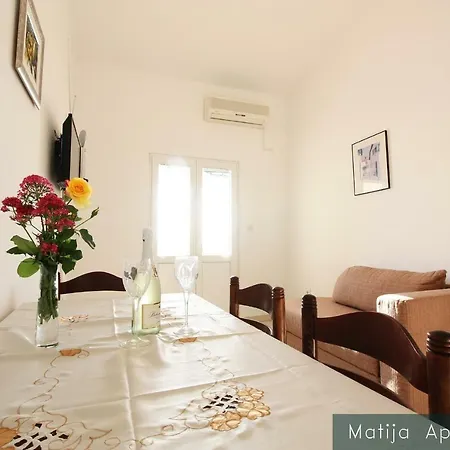 Apartmani Matija Metajna Exterior photo