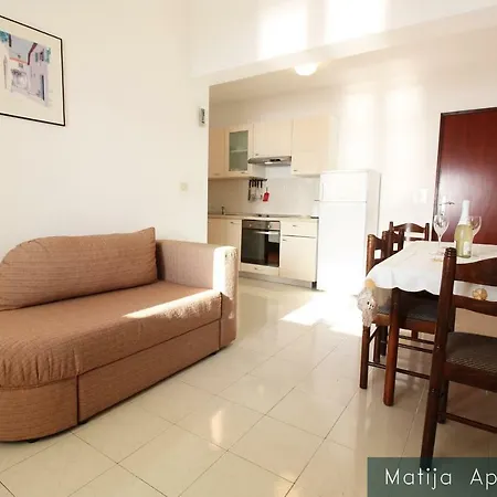 Apartmani Matija Metajna Exterior photo