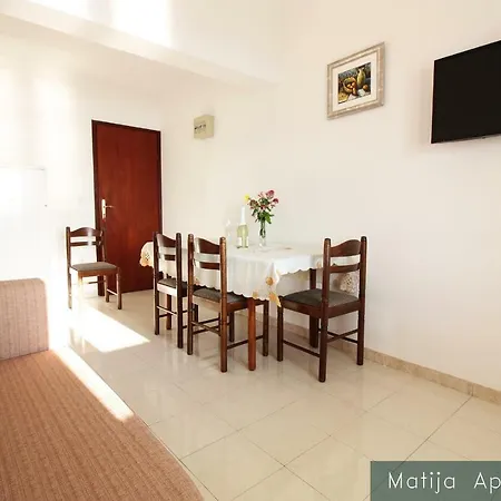 Apartmani Matija Metajna Exterior photo
