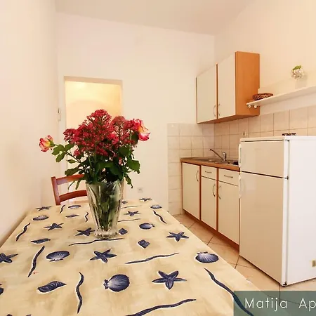 Apartmani Matija Metajna Exterior photo