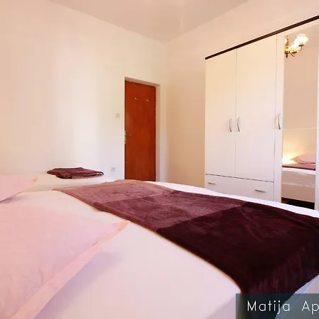 Apartmani Matija Metajna Exterior photo