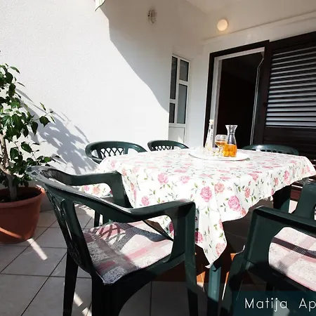 Apartmani Matija Metajna Exterior photo