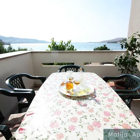 Apartmani Matija Metajna Exterior photo