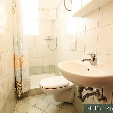 Apartmani Matija Metajna Exterior photo