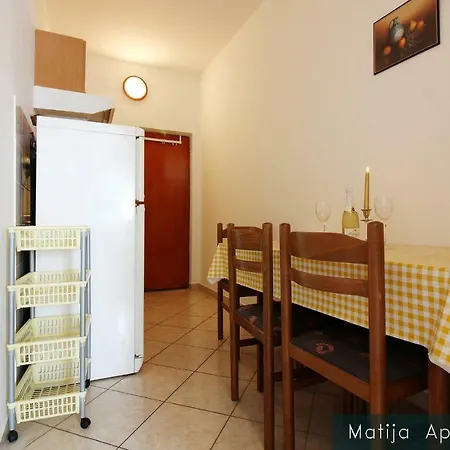 Apartmani Matija Metajna Exterior photo