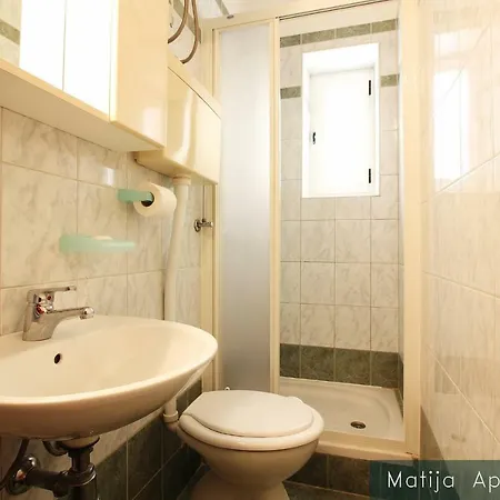 Apartmani Matija Metajna Exterior photo