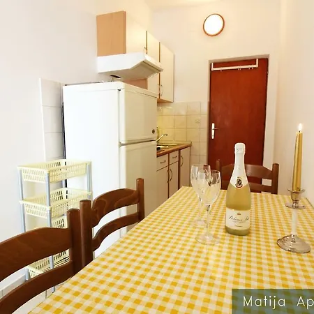 Apartmani Matija Metajna Exterior photo