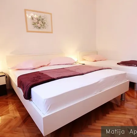 Apartmani Matija Metajna Exterior photo