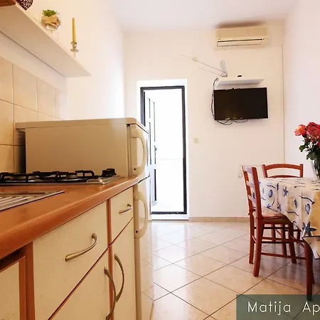 Apartmani Matija Metajna Exterior photo