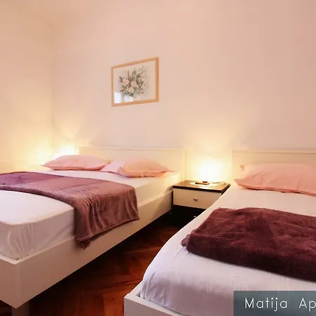 Apartmani Matija Metajna Exterior photo