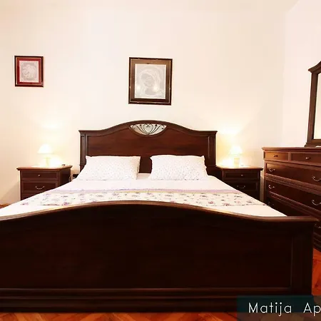 Apartmani Matija Metajna Exterior photo